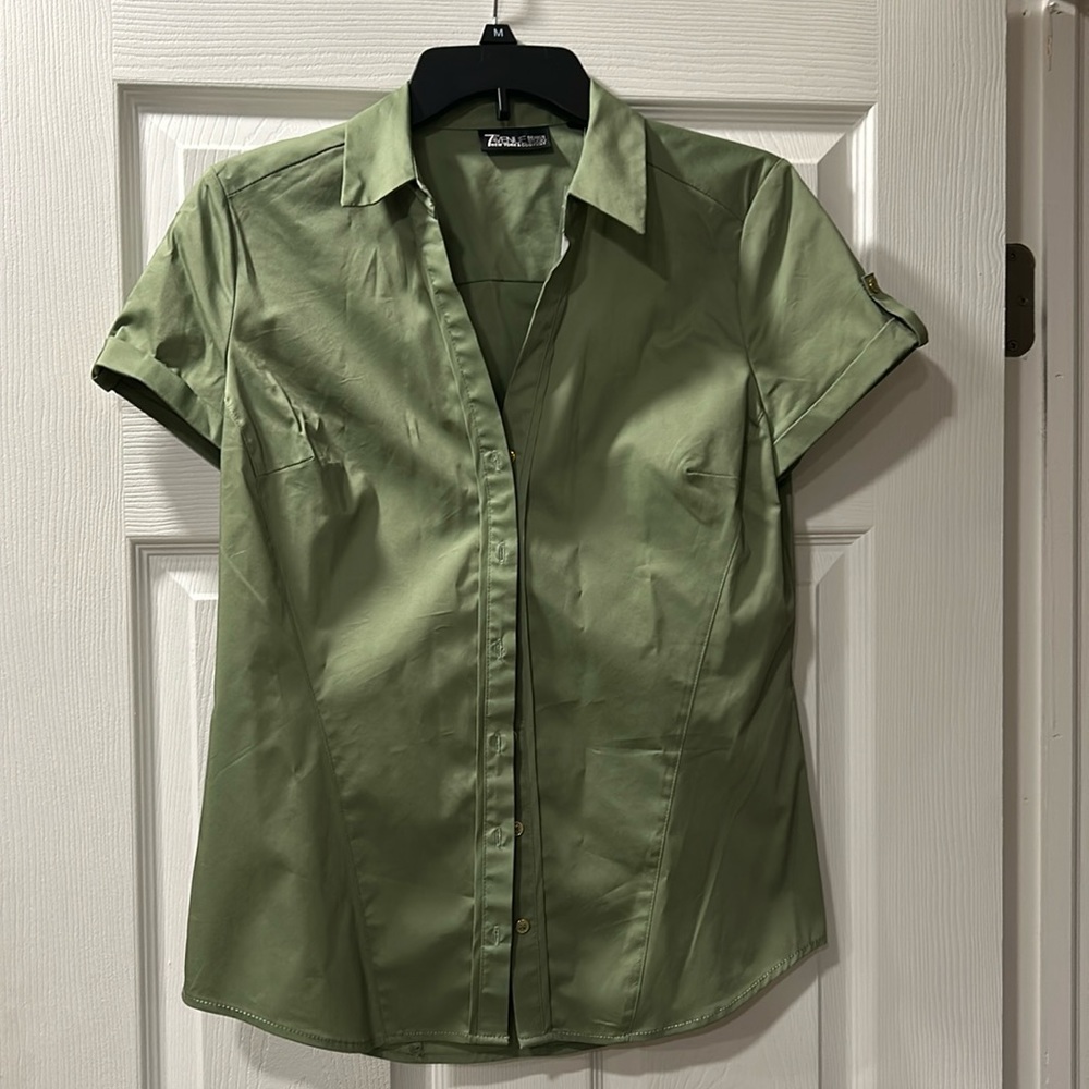 NY&Co. short sleeve (small) women’s button down dress shirt. Olive/green color.